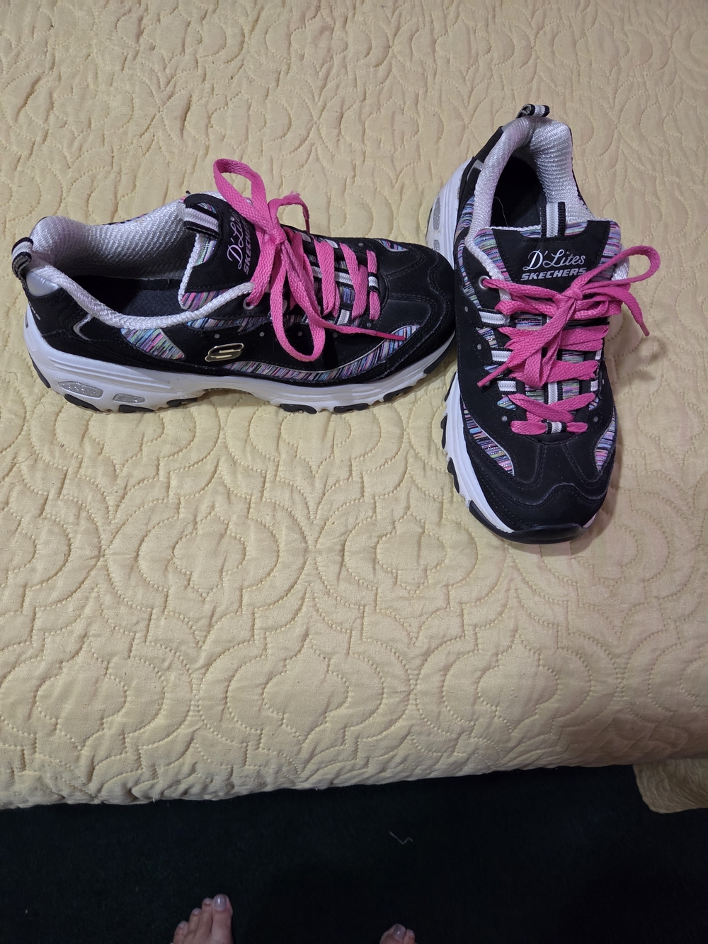 Skechers D'Lites Black Sneakers with Pink Laces
